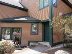 Waterville Valley Roomy Condo close to Town Square!